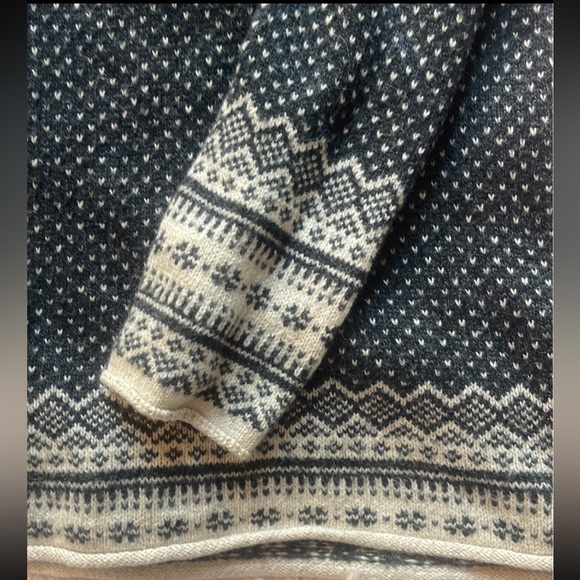 H&M Snowflake Pattern Sweater - Picture 3 of 6